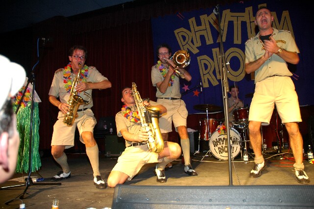 min 2005 11 27 riot 745